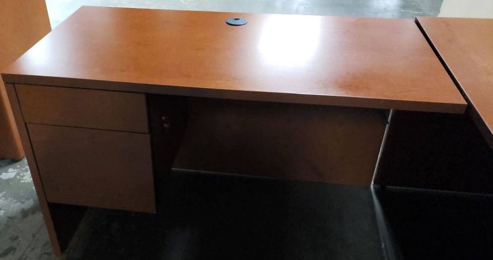 HON Wood Desk with return Heavy & HIGH QUALITY